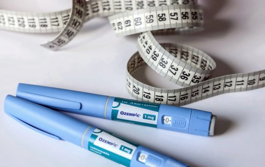 Anvisa alerta para risco muito raro de perda de visão em medicamento encontrado no Ozempic
