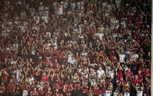 Em jogo marcado pela chuva e gramado pesado, Vitória empata com o Cruzeiro no Brasileirão 