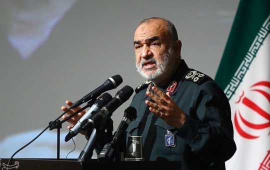 Israel ataca alvos no Irã e mata chefe da Guarda Revolucionária