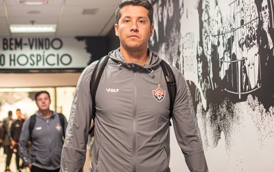 Carpini detona gramado e culpa por empate: 'condição impraticável'