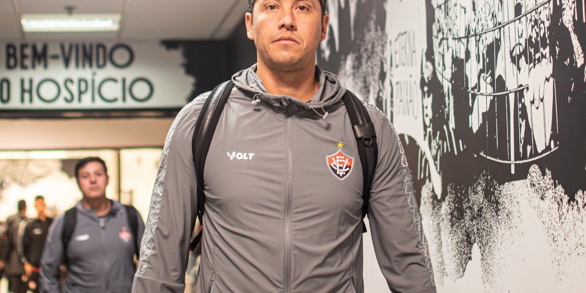 Carpini indo para um jogo do Vitória