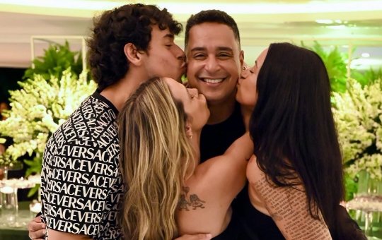 Xanddy recebe homenagem da filha com participação de Péricles em seu aniversário