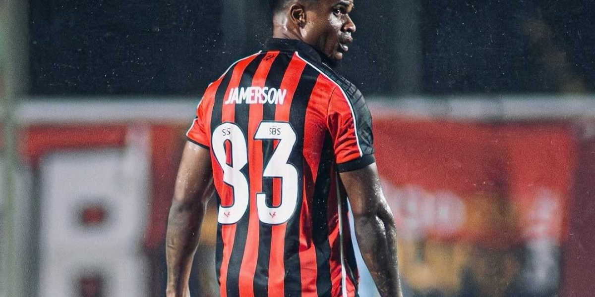 Jamerson no jogo do Vitória