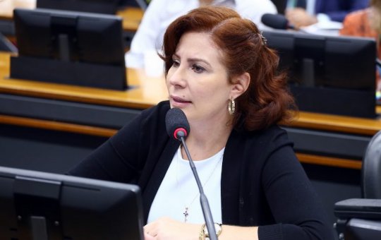 Polícia Federal descobre localização de Carla Zambelli na Itália