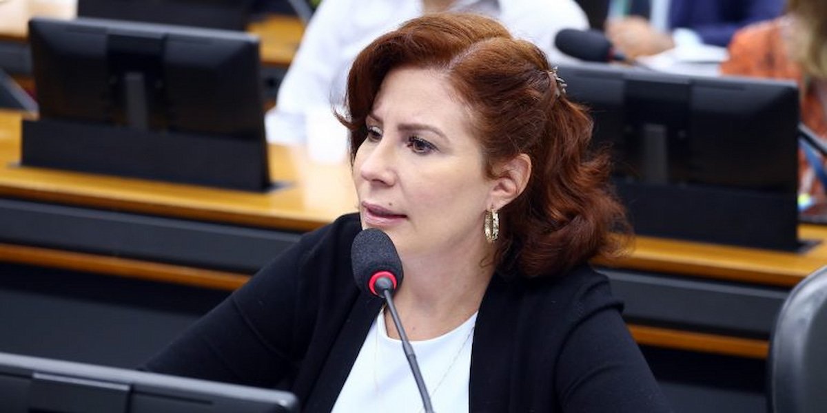 Polícia Federal descobre localização de Carla Zambelli na Itália