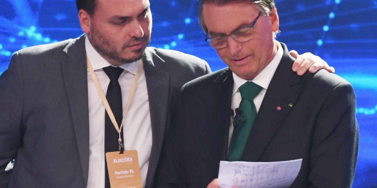 Jair Bolsonaro e Carlos Bolsonaro