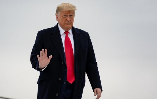 Após ameaça, Trump promete retaliação com "força total" ao Irã, se for atacado