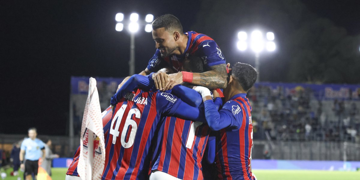 Jogadores do Bahia comemorando Gol