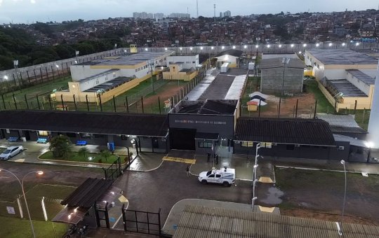 Forças de Segurança Deflagram Operação com 30 Mandados em Presídios da Bahia