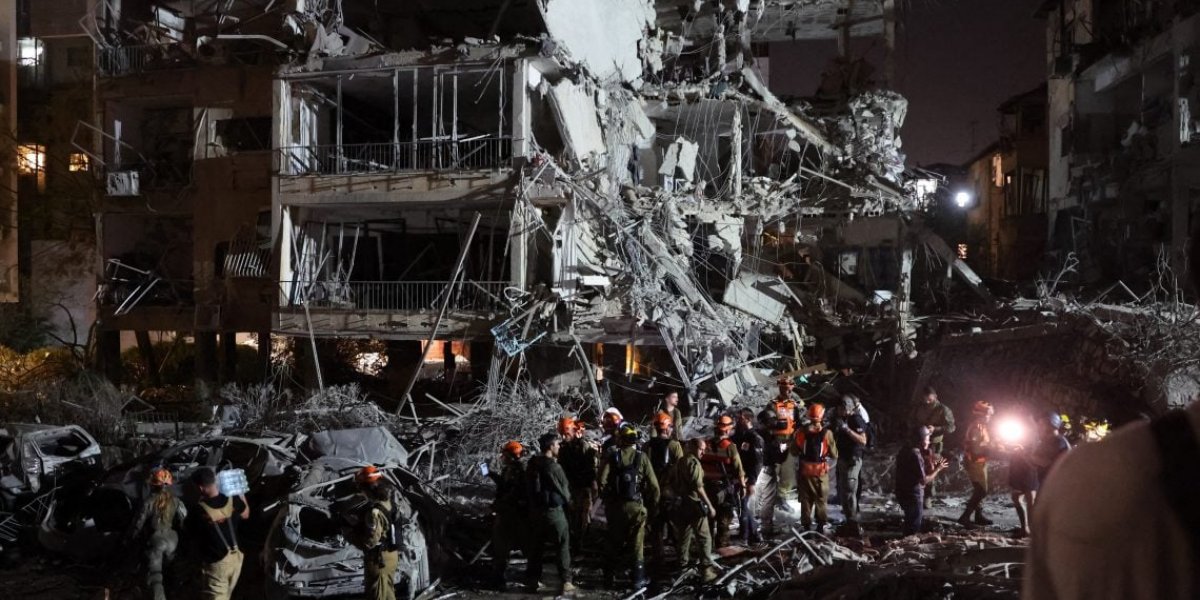 Irã e Israel trocam intensos ataques com mísseis durante a noite