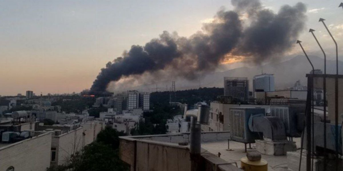 TV estatal iraniana é atingida ao vivo durante ataque israelense