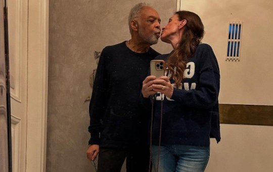 Flora Gil denuncia golpe de ingressos falsificados para a turnê Tempo Rei e pede atenção dos fãs