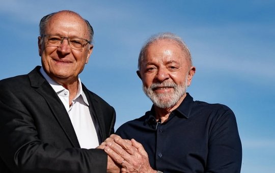 Lula viaja ao Canadá para o G7 e ressalta a liderança do Brasil em questões globais