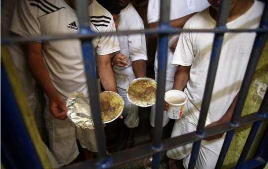 Operação Menu do Crime mira esquema de contrabando dentro de prisões