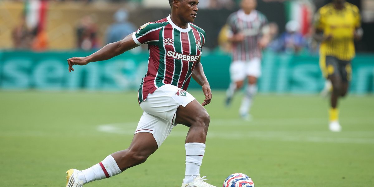 Jhon Arias em lance do jogo