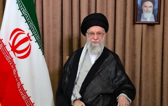 Líder supremo do Irã reage às ameaças de Trump e afirma que o país não se renderá