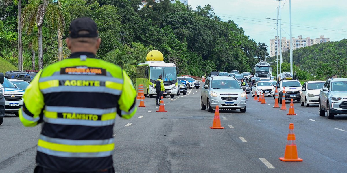 Transalvador faz alerta para segurança no trânsito durante feriadão junino