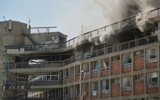 Hospital é atingido por míssil lançado pelo Irã durante ataque a Israel; dezenas ficam feridos