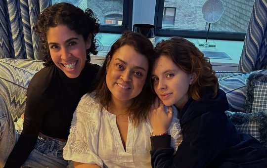 Emocionada, Bela Gil desabafa sobre sofrimento da irmã Preta Gil com doença: 'É muito cruel'