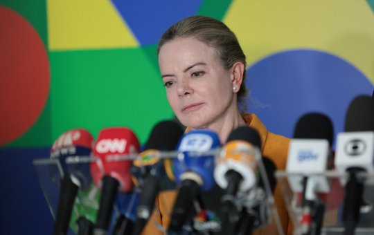 Gleisi critica alta da Selic e chama decisão do BC  de 'incompreensível'