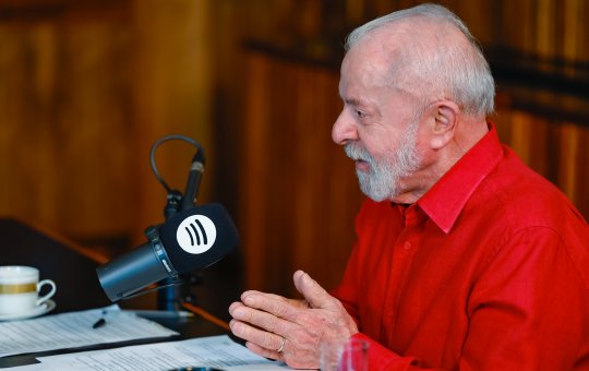Lula admite que fraudes no INSS mancharam governo e culpa gestão anterior