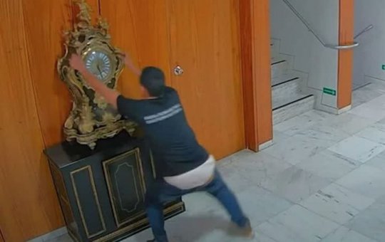 Moraes revoga soltura de condenado por depredar relógio em ataque golpista