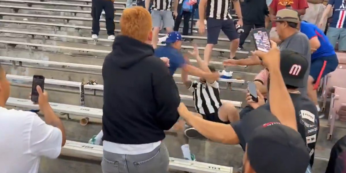 Momento de trocas de socos entre os torcedores