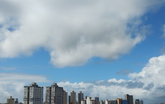 Fim de semana em Salvador terá céu nublado e chance de chuvas leves