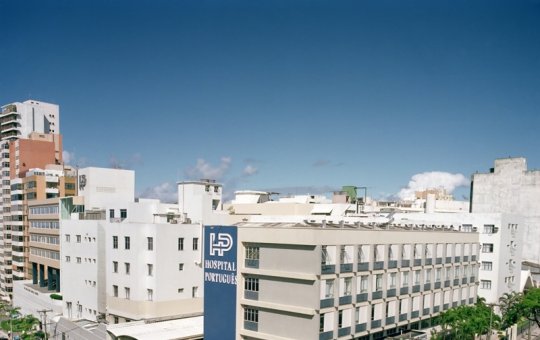 Duas funcionárias ficam feridas após elevador despencar em Hospital de Salvador