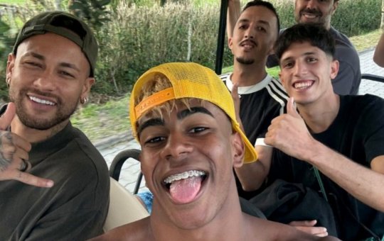 Em recesso, Neymar se diverte com Lamine Yamal em praia e jogos no Rio de Janeiro