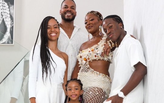 Tia Má explica como ensinou os filhos a lidar com o racismo no cotidiano