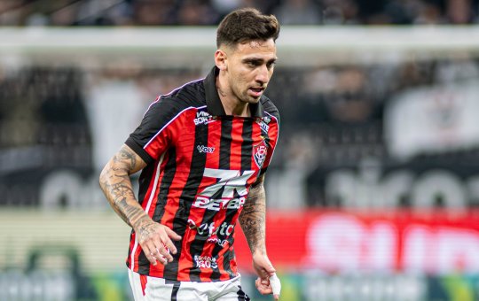 Atacante do Vitória recebe oferta do exterior e pode deixar o clube