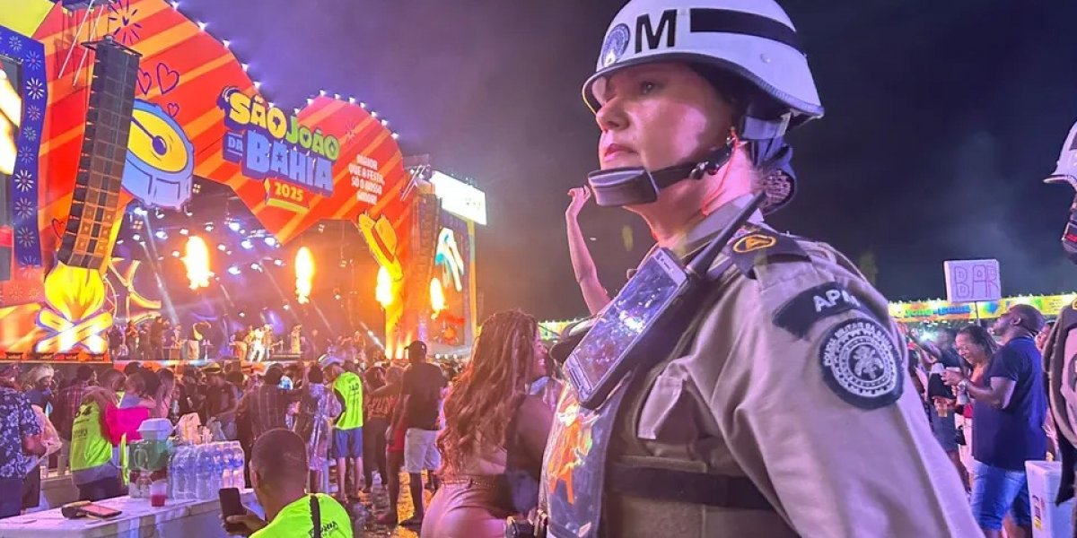 Policial Militar durante as festas juninas da Bahia