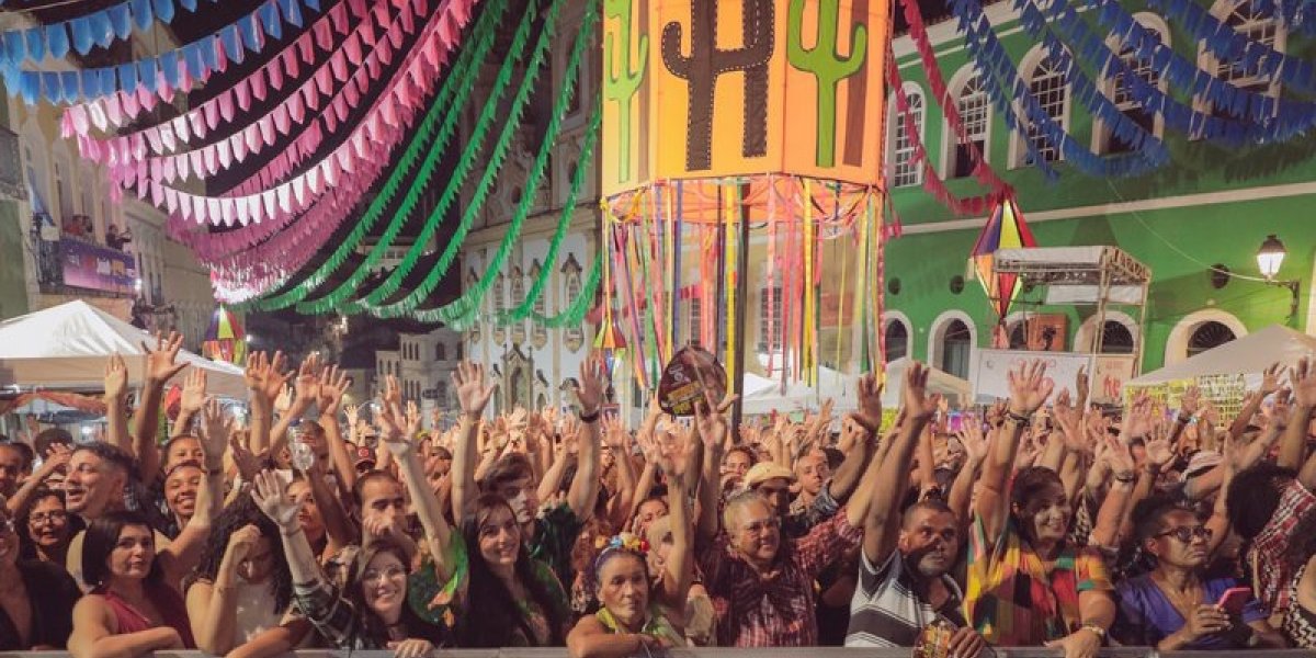 Multidão lota o Pelourinho no terceiro dia do São João da Bahia
