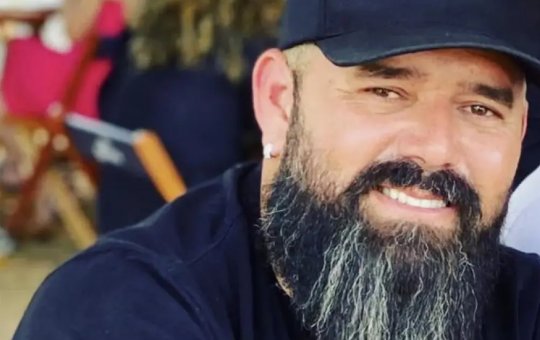Cantor de forró passa mal e morre durante apresentação no norte baiano