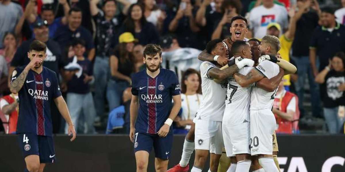 Jogadores do Botafogo comemoram vitória por 1 a 0 contra o PSG