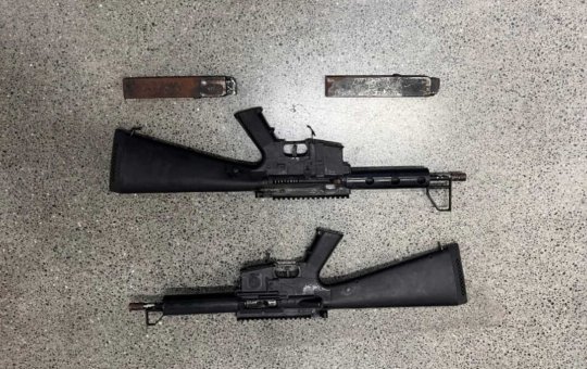 Polícia apreende submetralhadoras artesanais em terreno baldio em Jequié
