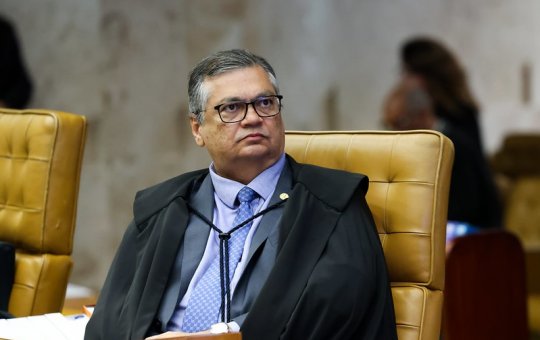 Flávio Dino critica rigor dos EUA ao monitorar redes sociais de estudantes que solicitam visto