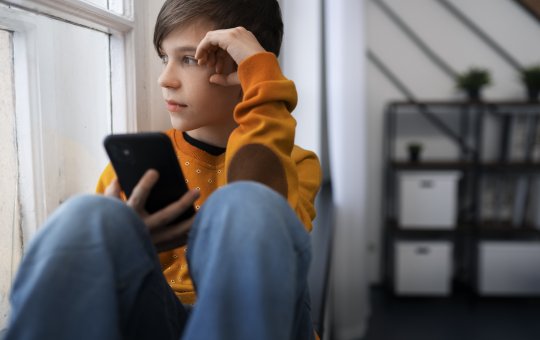 Ansiedade digital: o impacto das redes sociais na saúde mental de jovens e adolescentes