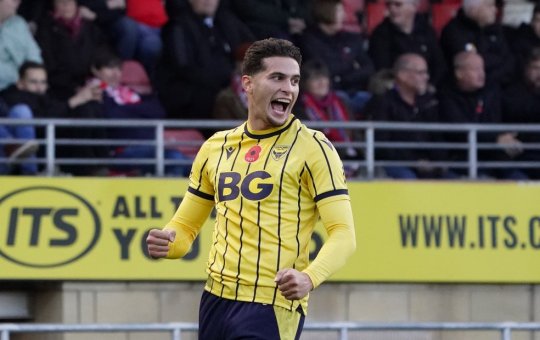 Vitória contrata jogador europeu para reforçar o meio-campo