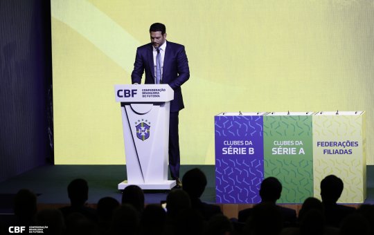 CBF estuda uso de impedimento semiautomático no Brasileirão a partir de 2026