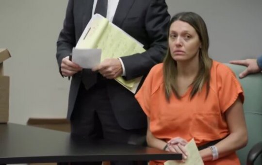 Professora abusa sexualmente e engravida de aluno de apenas 13 anos