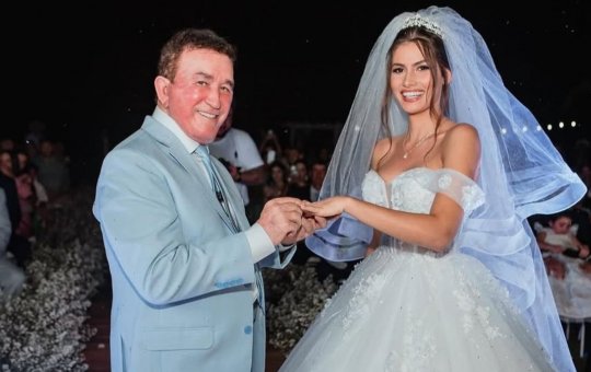 Esposa de Amado Batista nega crise e diz que vive o "auge do casamento"