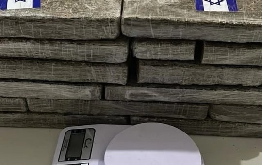 Polícia apreende 9,5 kg de maconha durante operação na BR-135, em Jequié