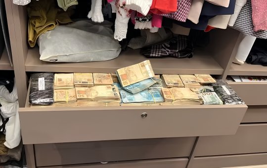 PF encontra dinheiro em gavetas durante operação contra desvios de emendas na Bahia