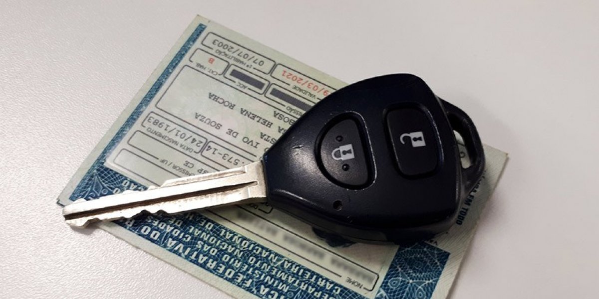 Multas de trânsito vão bancar CNH para pessoas de baixa renda com sanção de nova lei