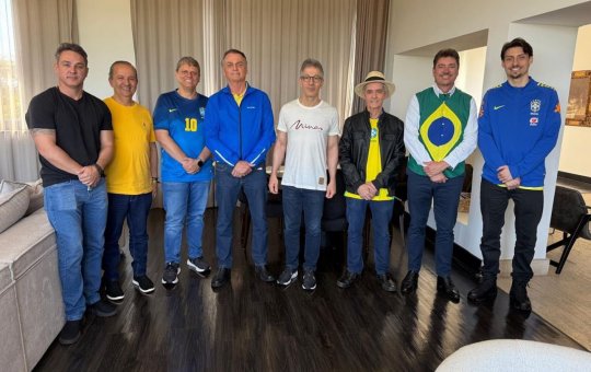 Bolsonaro se reúne com aliados em manifestação por anistia e contra governo Lula
