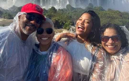 Família de Juliana Marins vai à Justiça por nova autópsia em chegada ao Brasil