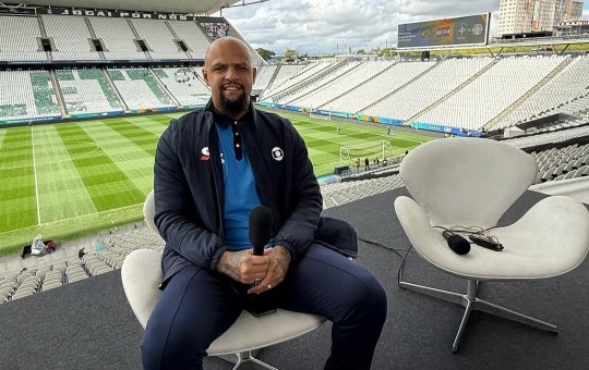 Ex-jogador do Fluminense discute com torcedor do Flamengo em jogo do time rubro-negro: 'Seu merda'