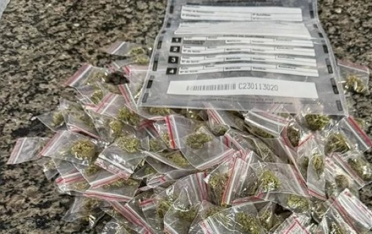Homem é preso com mais de 600 porções de drogas em Cajazeiras VI